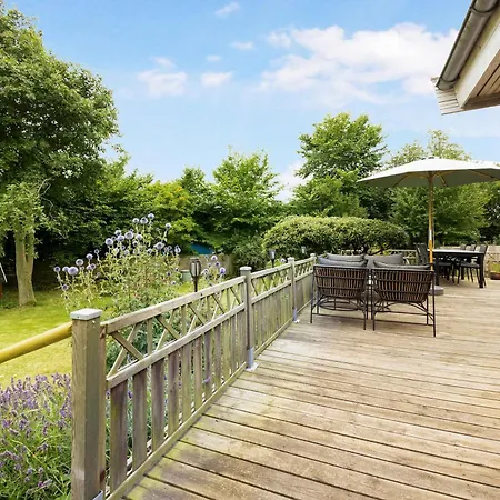 Vakantiehuis Charming 450 Meters From The Sea