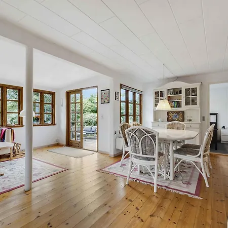 Vakantiehuis Charming 450 Meters From The Sea