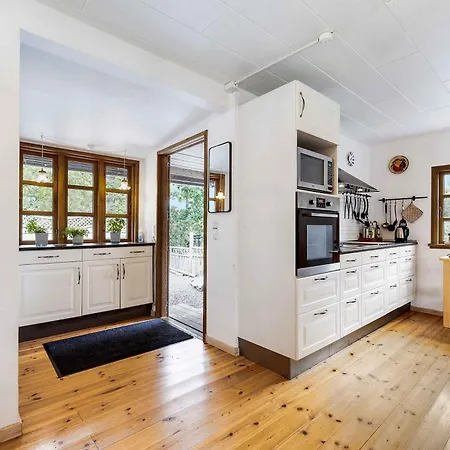 Vakantiehuis Charming 450 Meters From The Sea *